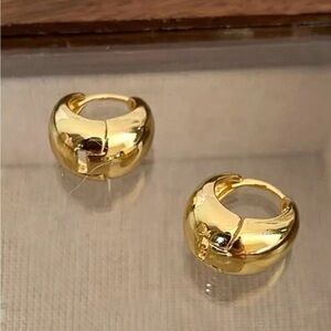 Elegant Minimalist Gold Hoop Earrings